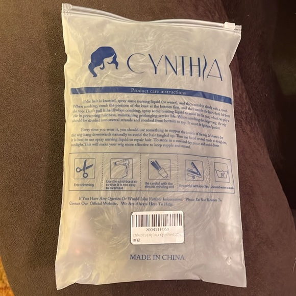 Grey curls wig. Beautiful. New, never out of package - Picture 2 of 5